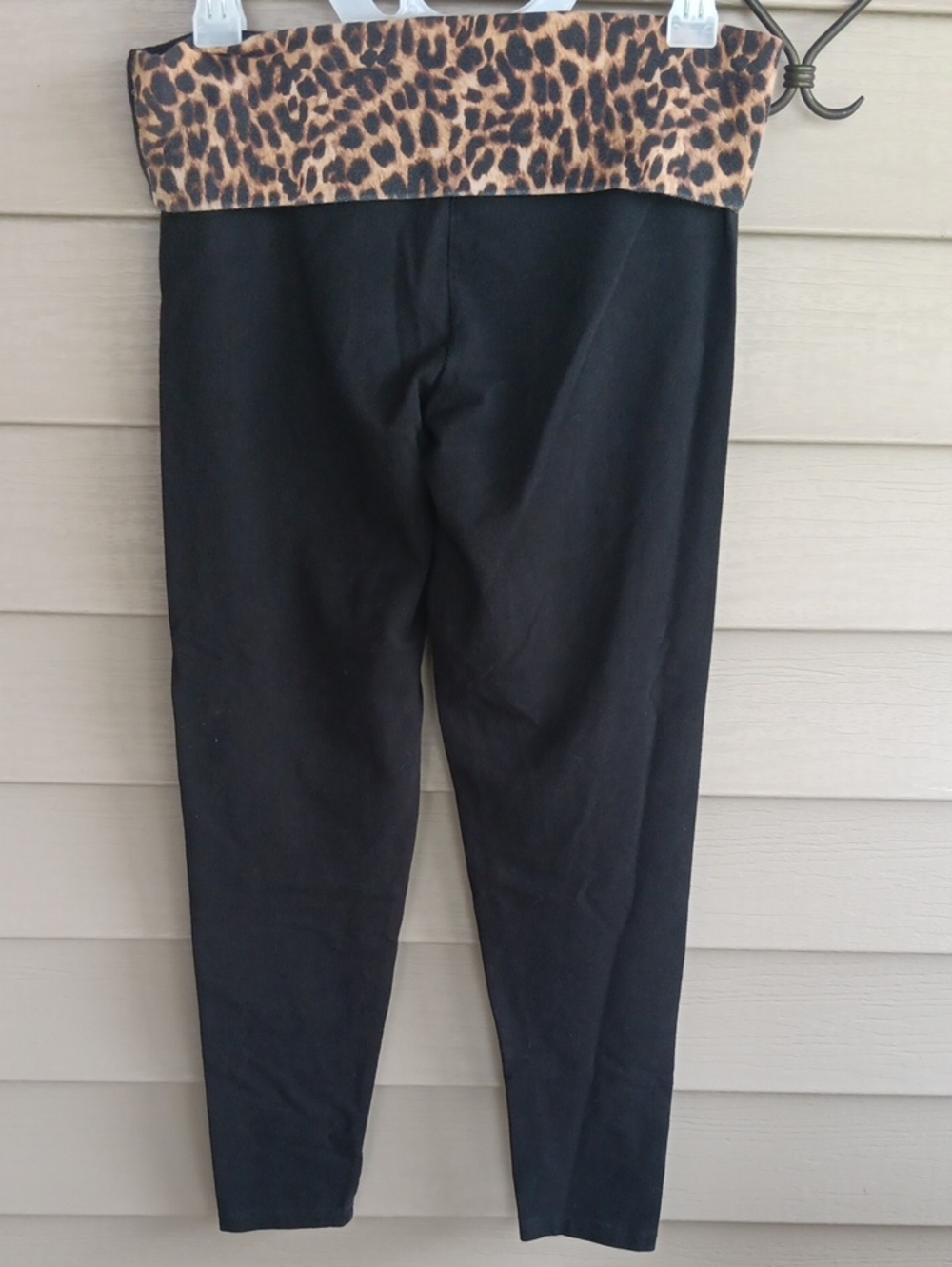 Victoria's Secret PINK Fold-Over Cheetah Yoga Pants w Sequin Front PINK. Sz MED